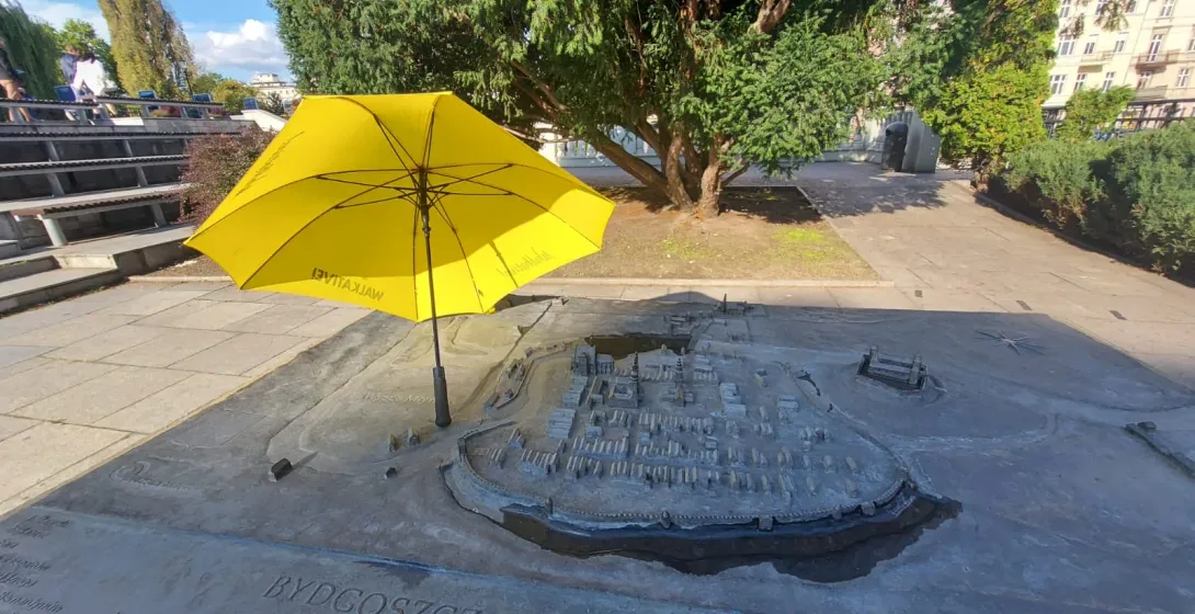 Model historycznej Bydgoszczy w parku.