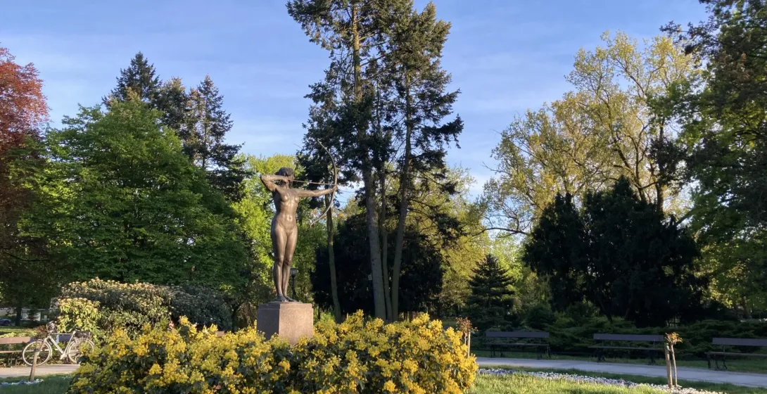 Bronze statue of an archeress in a Krakow park.