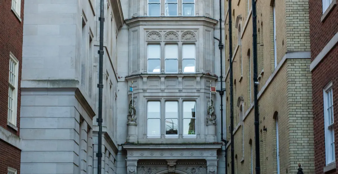 A guided walking tour in a charming London alleyway.