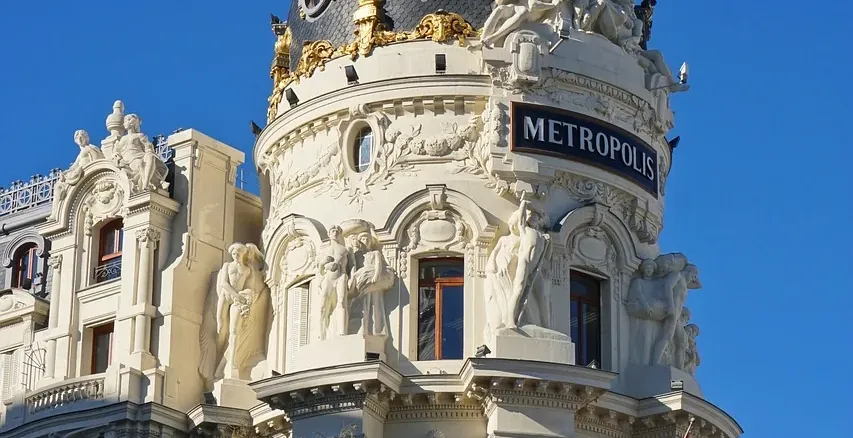 The iconic Metropolis Building in Madrid, Spain.