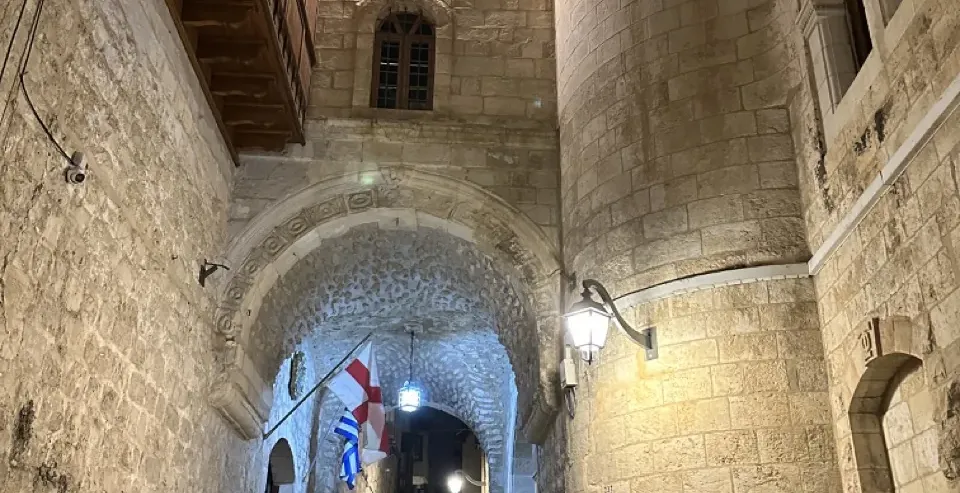 Explore the enchanting night streets of Jerusalem.