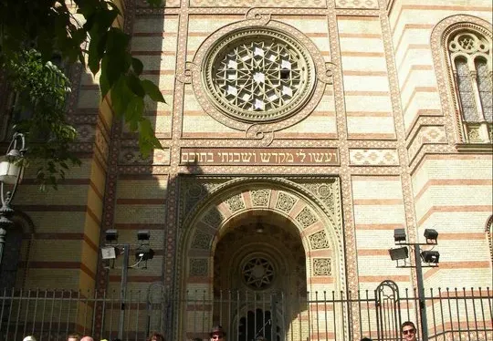 A tour group poses in front of the stunning Dohány Street Synagogue in Budapest.