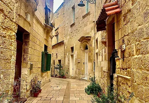 Charming street in Vittoriosa, Malta, during a walking tour.